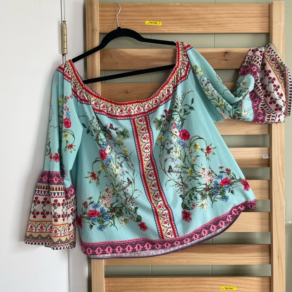 Umgee usa +  Floral print women’s top with bell sleeve